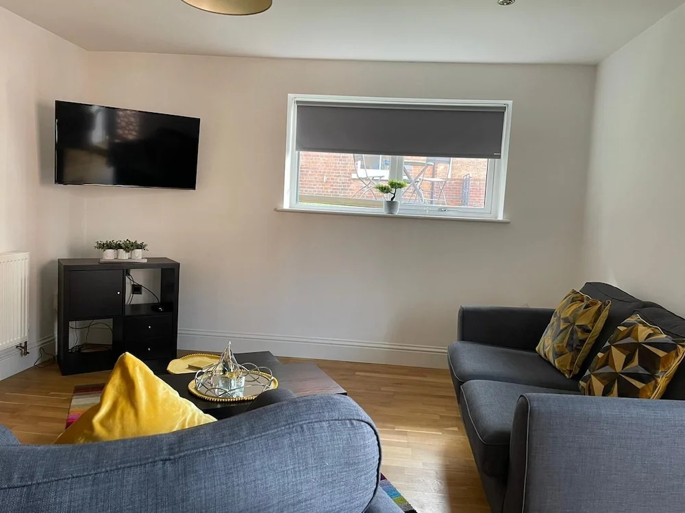 Hull Spacious Guest House-3