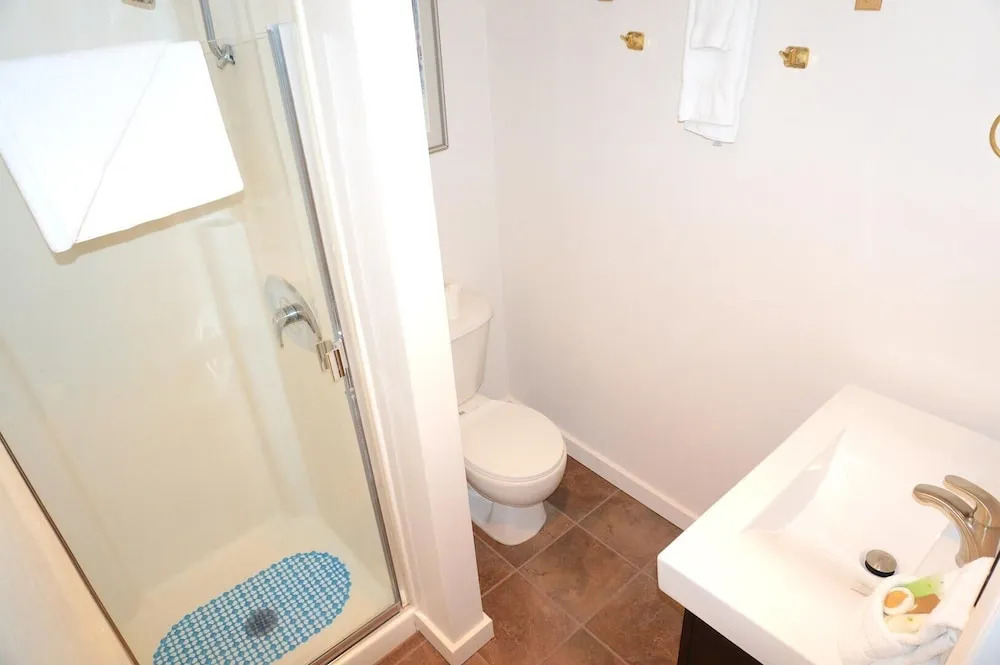 563 2 Bedroom Condo