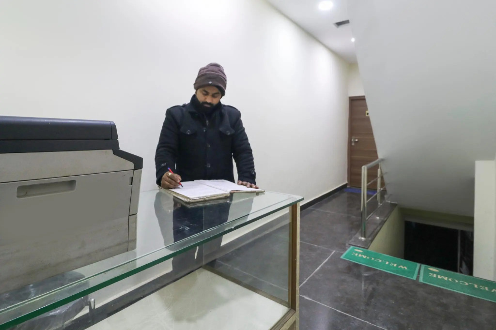 Oyo 69521 Hotel Shukla Inn