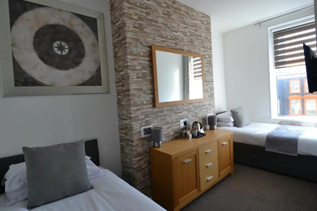 Hotel 33