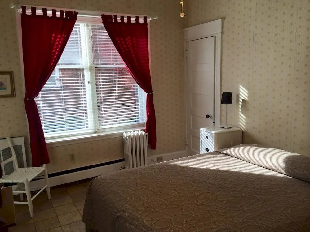 Adams Inn