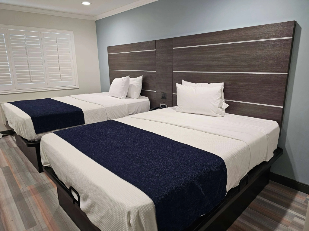 Travelodge Inn & Suites by Wyndham Fullerton