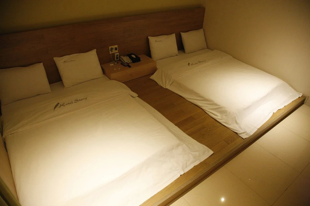Hotel Story