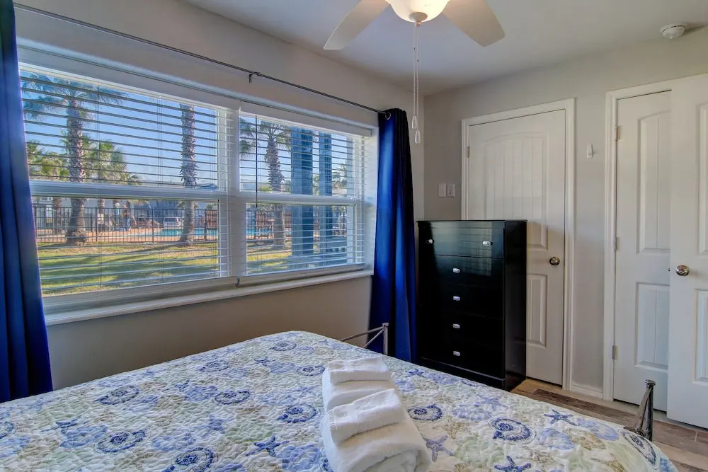 Turtle's Pace Siv5 2 Bedrooms 2 Bathrooms Condo