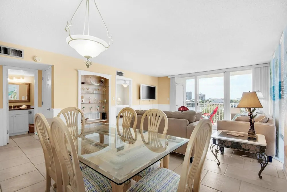 Dolphin Point #406c