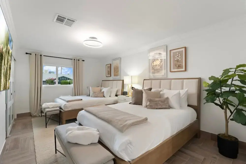 NEW The Hensley on Hubbell Designer Oasis w Pool