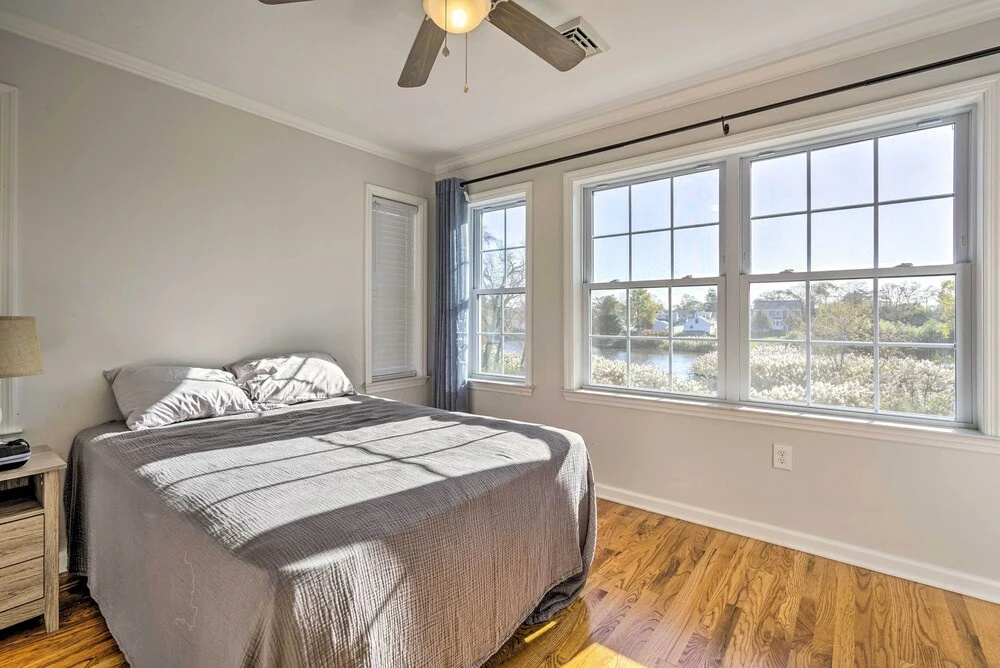 Charming Spring Lake Retreat, 1 Mi to Beach