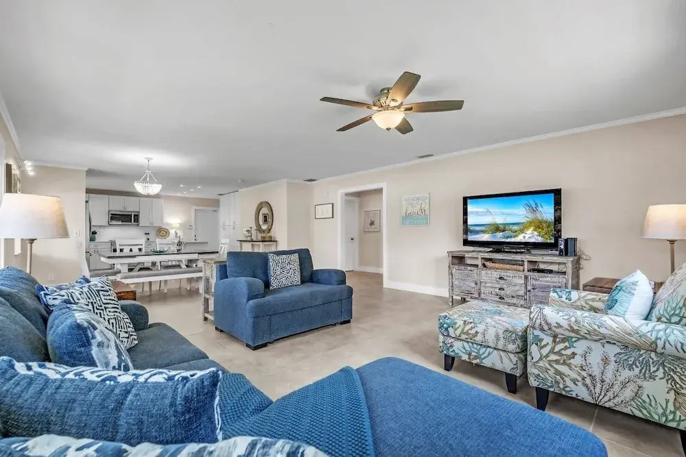 Beached Inn 3 Bedroom Home by RedAwning