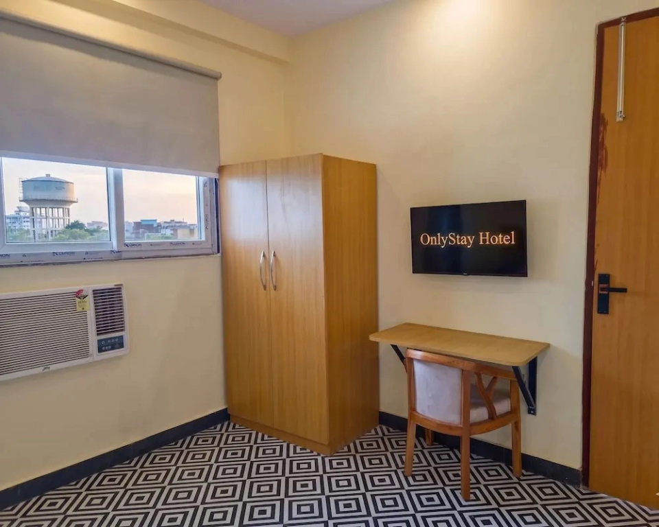 OnlyStay Snap Hotel