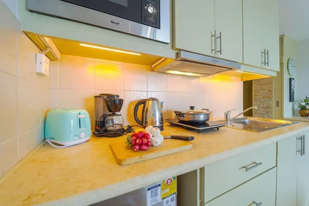 Beachfront Studio Condo-Seaview BW1