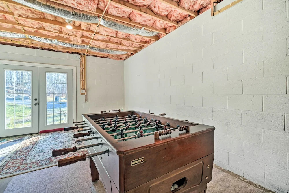 Berkeley Springs Vacation Home w/ Fire Pit