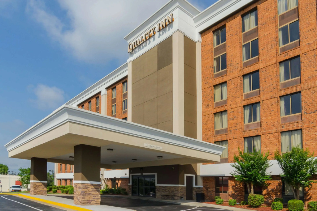 Holiday Inn & Suites Richmond West End by IHG