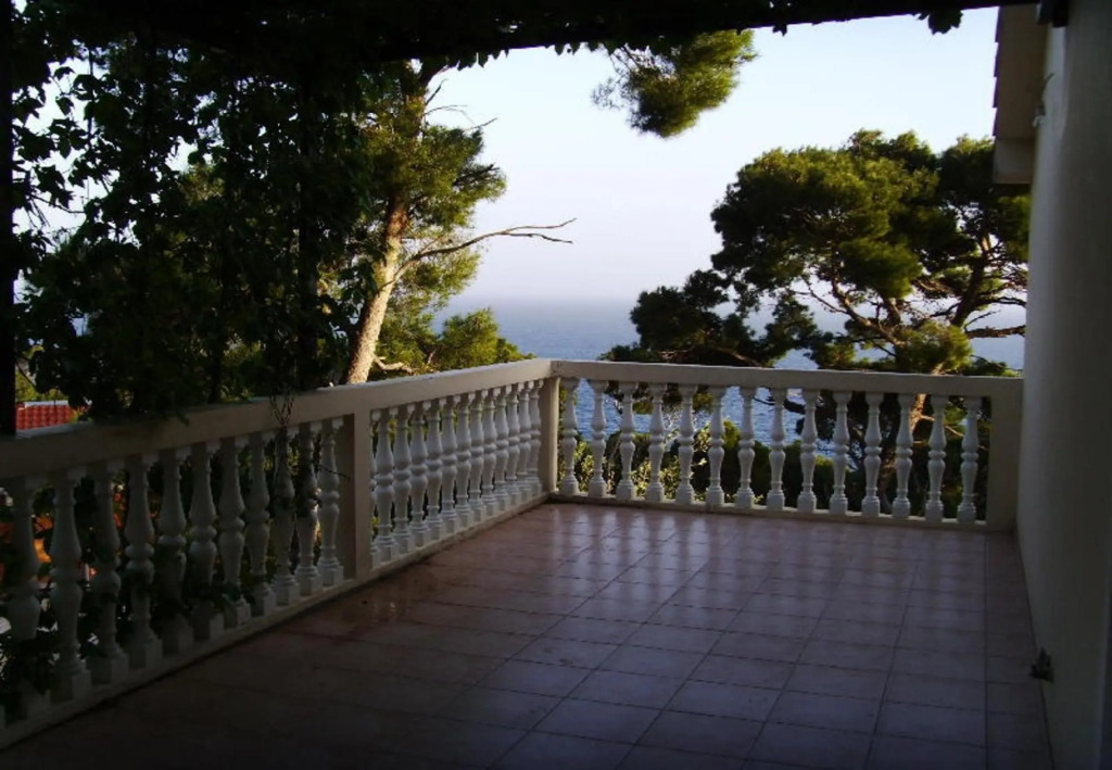 Var - With Nice Garden - A3