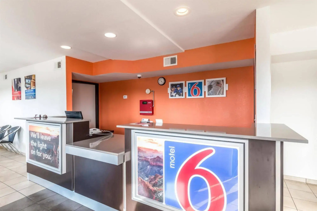 Motel 6 San Antonio, TX - South IH-10 East