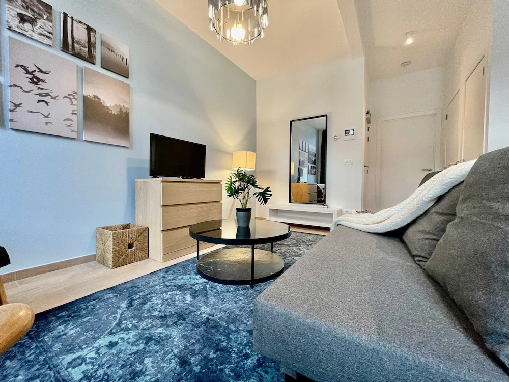 Luxury Dlx 1BR Near Fashion District by Oneluxstay