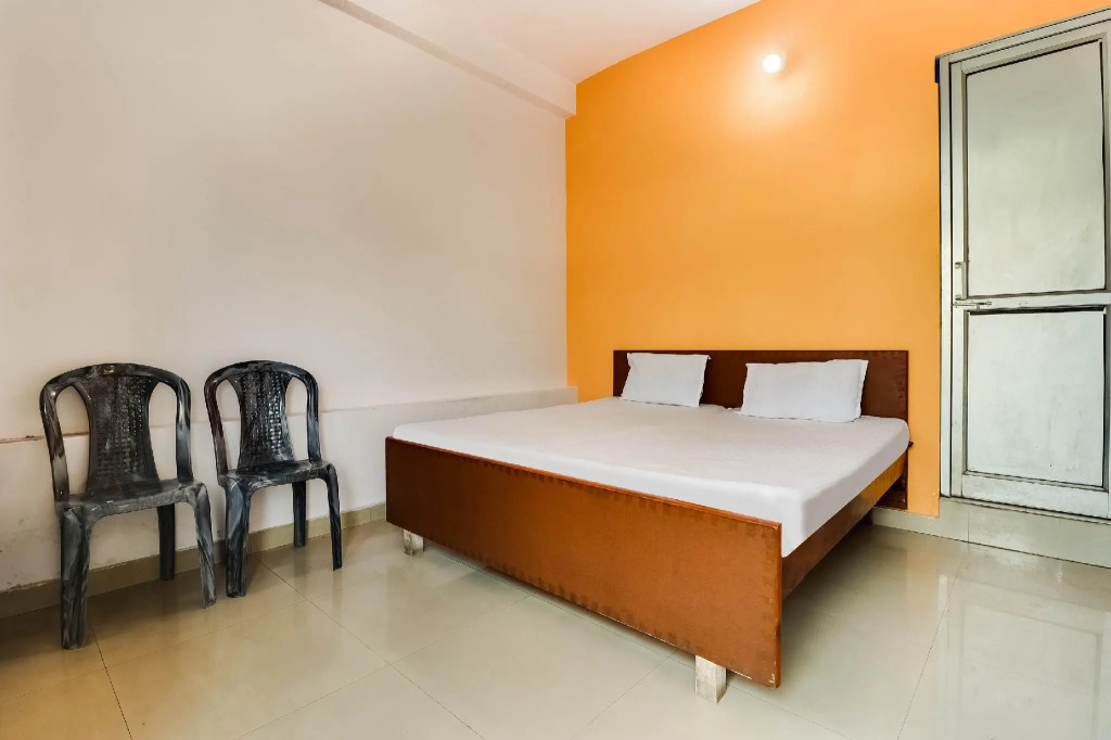 SPOT ON 43885 Hotel Laxmi Narayan