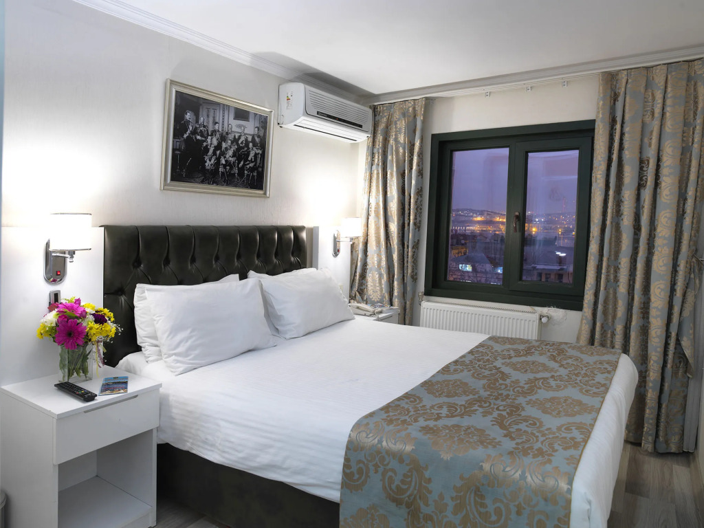 Monarch Hotel