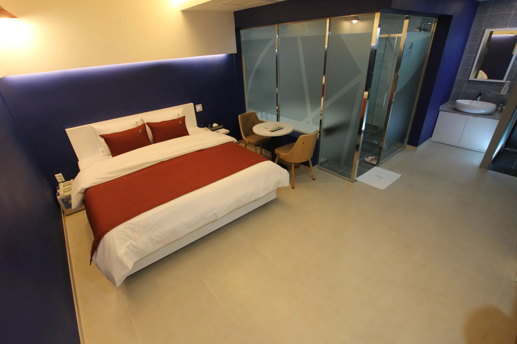 Jade hotel