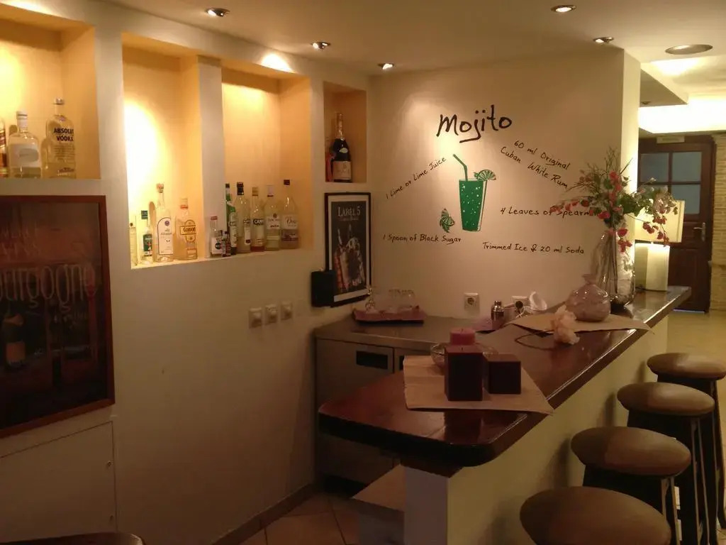 Yria Hotel
