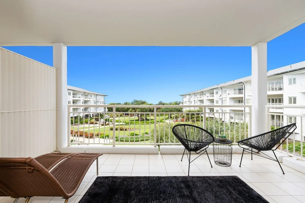 Resort On The Beach 5215