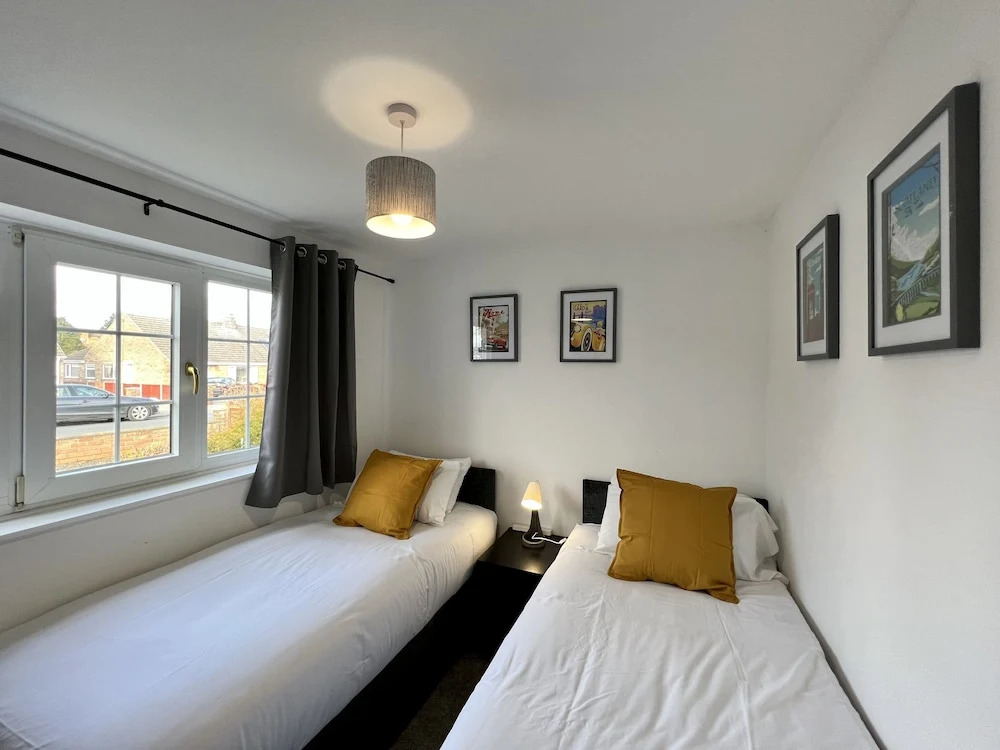 Curzon House Two - Great for Contractors or Family Holidays