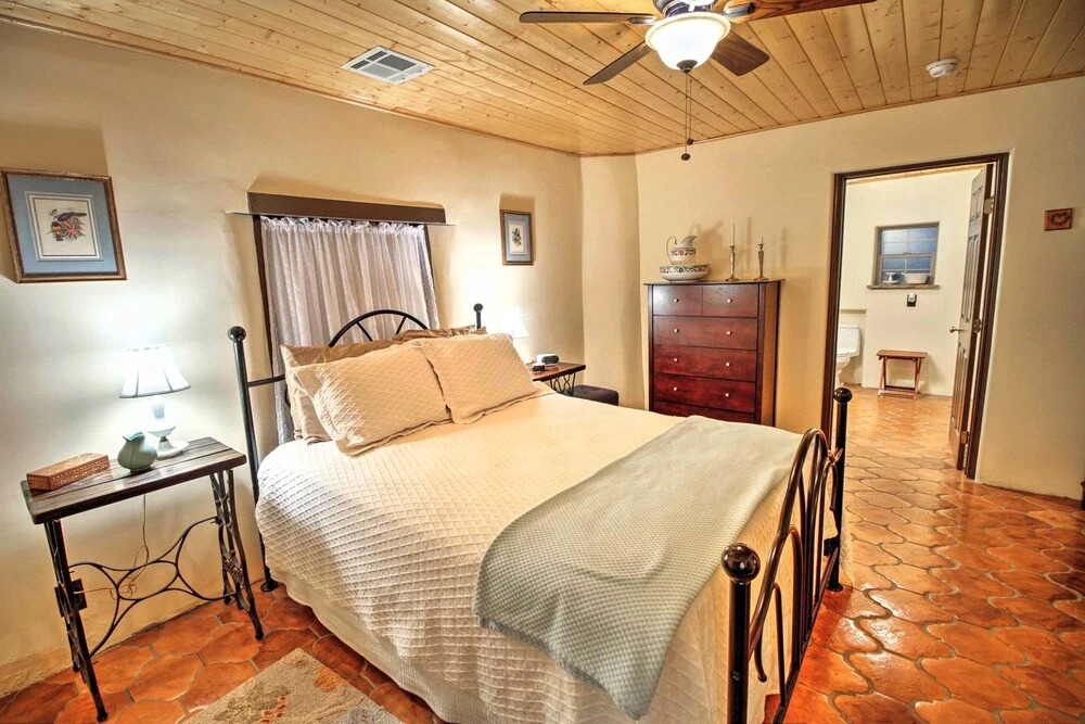 Charming Couples Casita, Walk to Old Mesilla Plaza