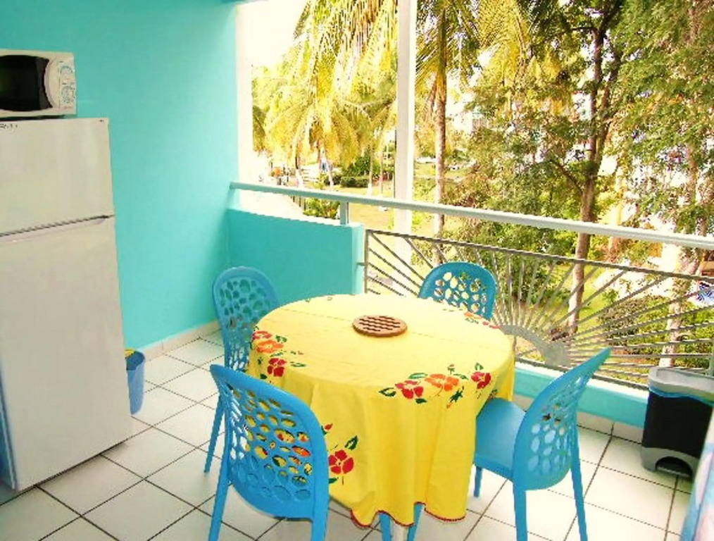 Studio a Le Gosier a 30 m de la plage avec vue sur la mer balcon amenage et wifi