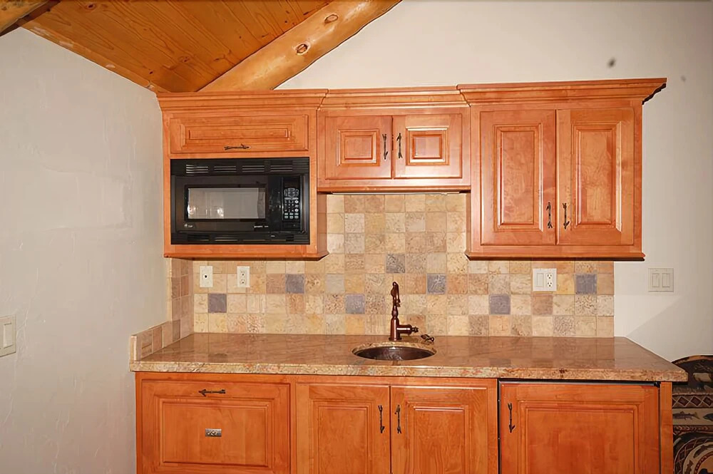 3819 Beach Road - 5 Br home by RedAwning