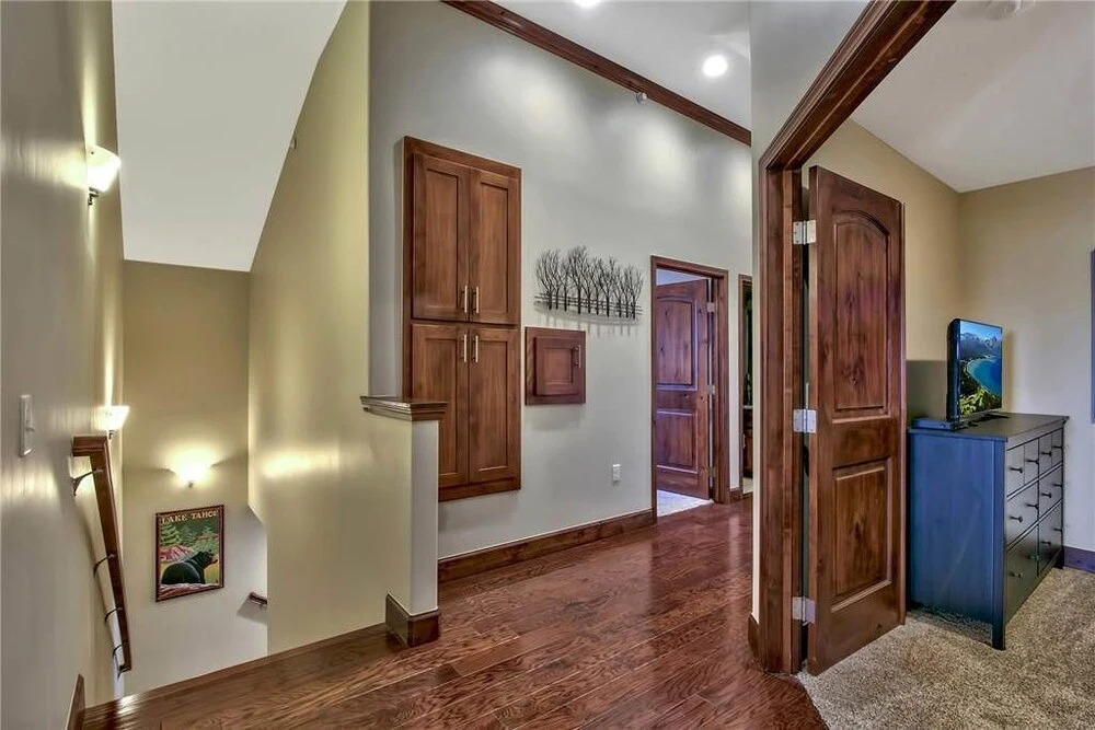 Conifer - 3 Br condo by RedAwning