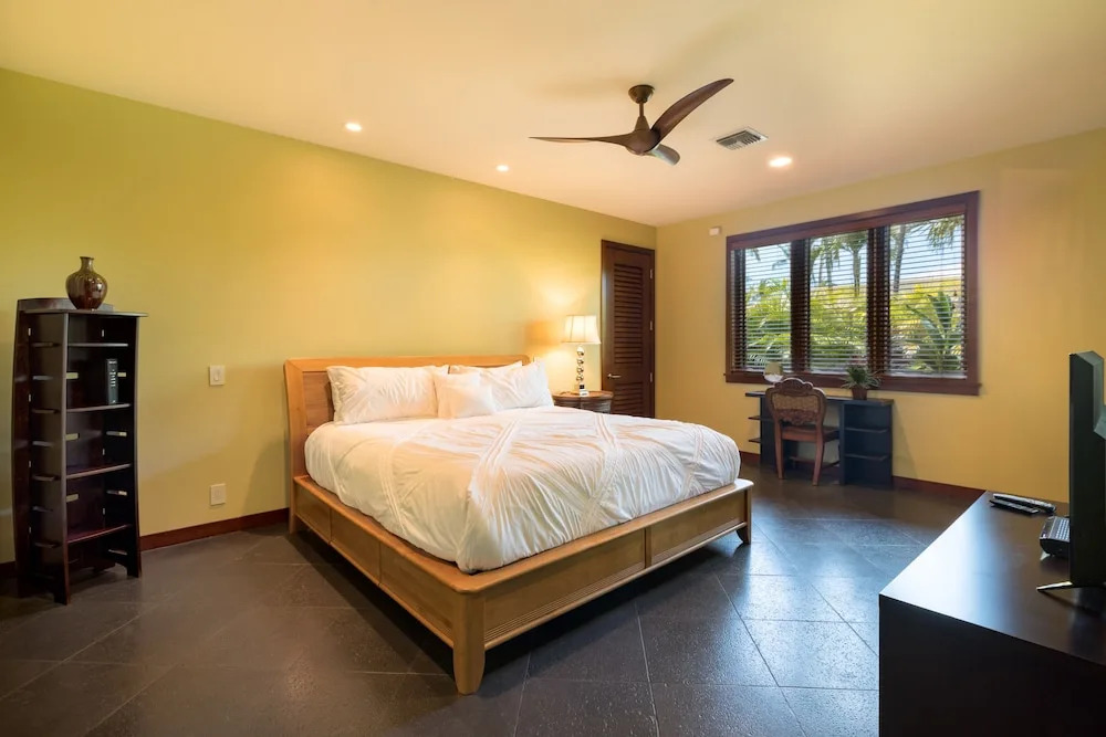 Blue Lagoon 7 Bedrooms 5 Bathrooms Home