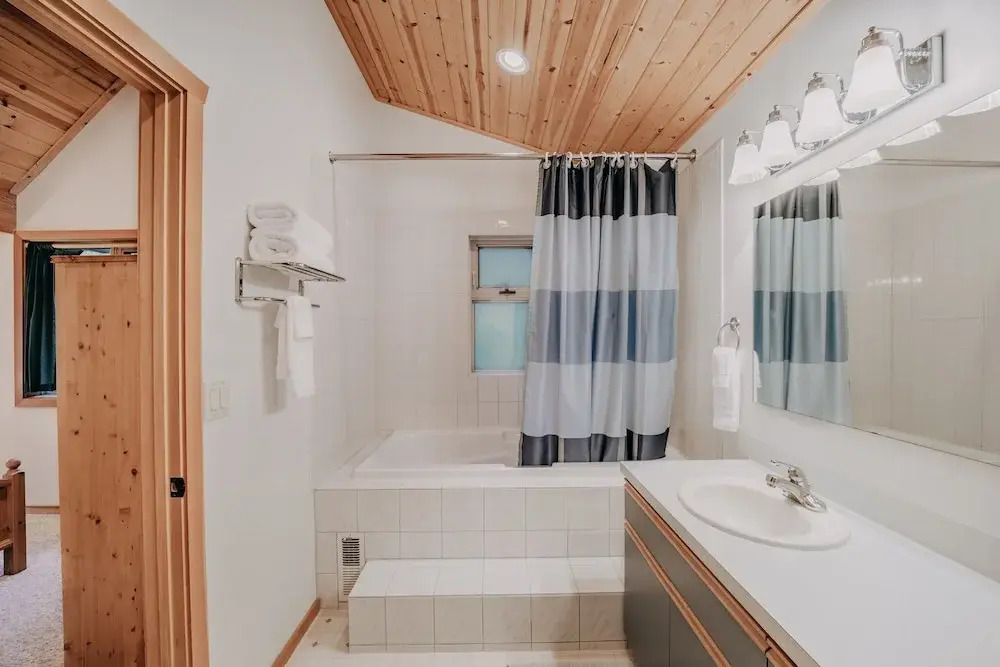 75sl - 2-bdrm - Loft - Sleeps 6 - Wifi - Pets Ok