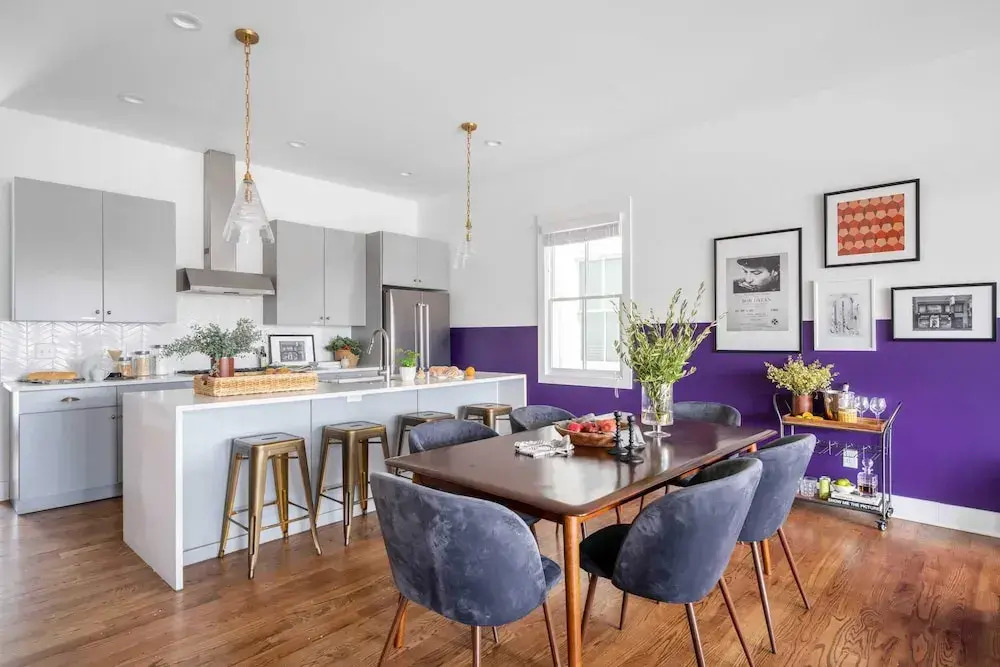 Sleeps 24 2 Homes, Minutes to Downtown+broadway Faith & Barbara by Avantstay
