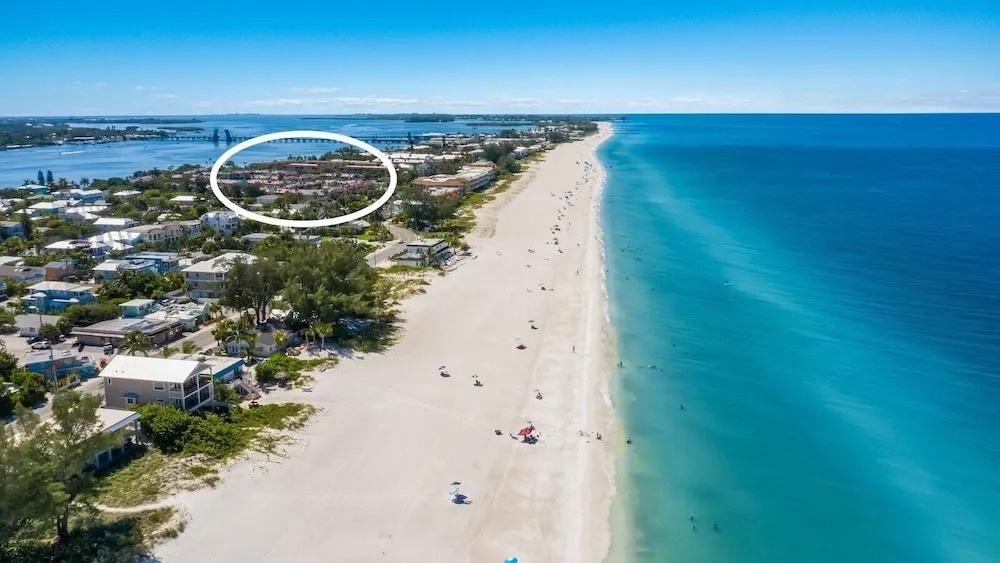 Fun N Sun 1 Bedroom Condo by RedAwning