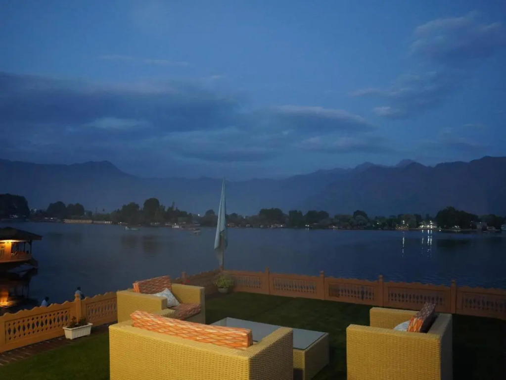 LohonoStays Harmukh Houseboat