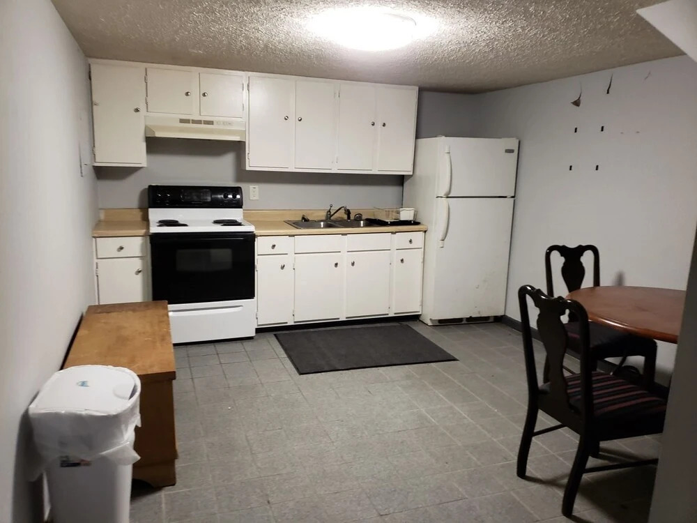 Apartment - 1064 College Street