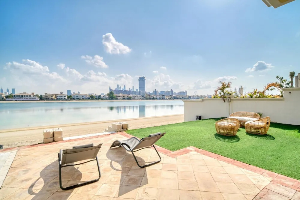 Exclusive 6BR Palm Villa w Private Pool and Beach