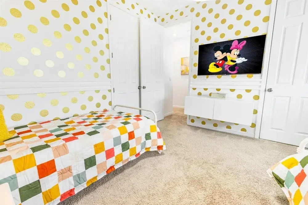 Spacious 6-bedroom Home With Private Pool & Spa in Solara Resort Just 7 Miles to Disney!