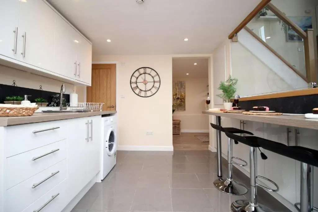 Cliftonmeade by Mia Living 2 bedroom apartment with free parking