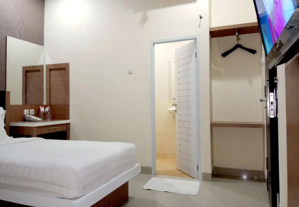 RedDoorz Plus @ Grand Pacifik Hotel Makassar
