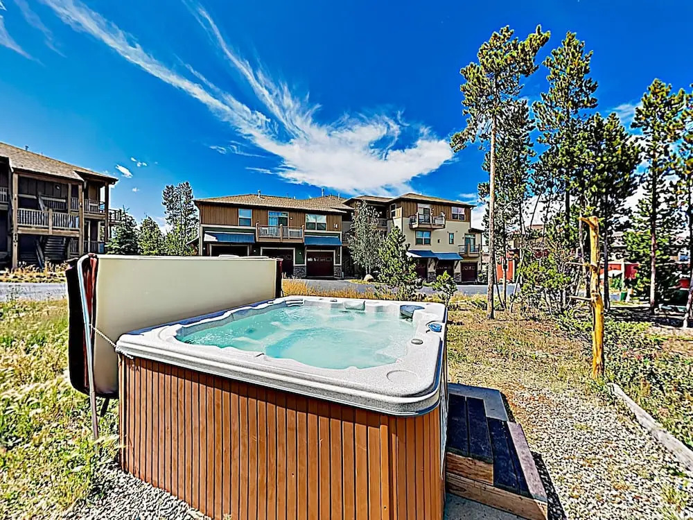 New Listing! Stylish W/ Garage & Hot Tubs 3 Bedroom Condo