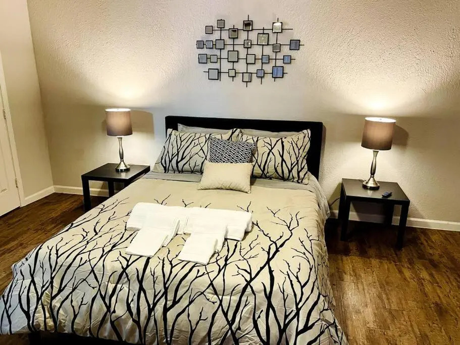TEXAN house - 3 Bed, 2 Baths in The Woodlands