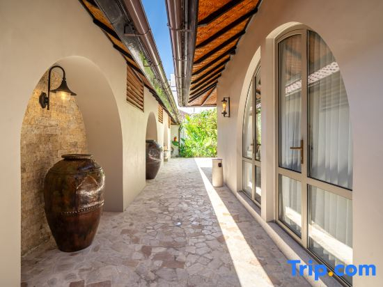 Maison Boheme Villa 1 with Patio, Pool and Beach in 5 min Walk