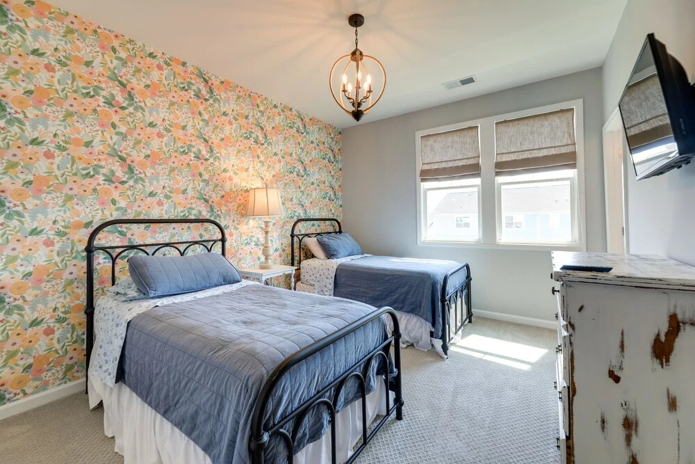 Beaufort Getaway w/ Pool Access, 2 Mi to Downtown!