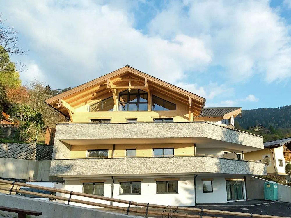 Apartment Alpendorf near Ski Slopes