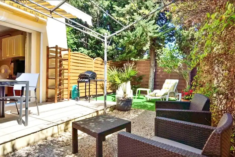 Apartment With one Bedroom in Fréjus, With Enclosed Garden and Wifi