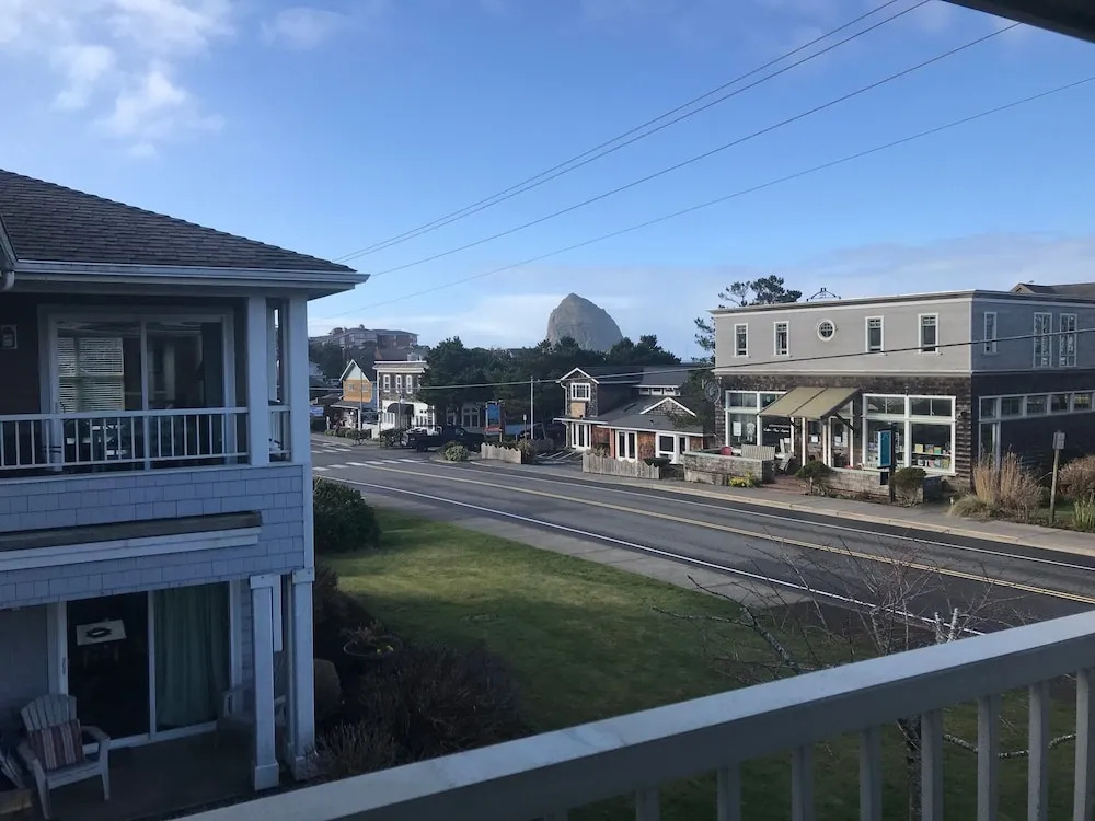 Sea Breeze Court