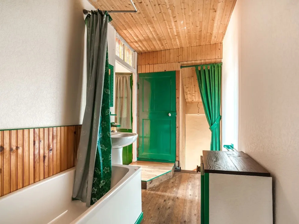 Two Unicorn Cottage
