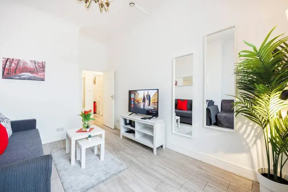 Kensington Charming and Bright Flat