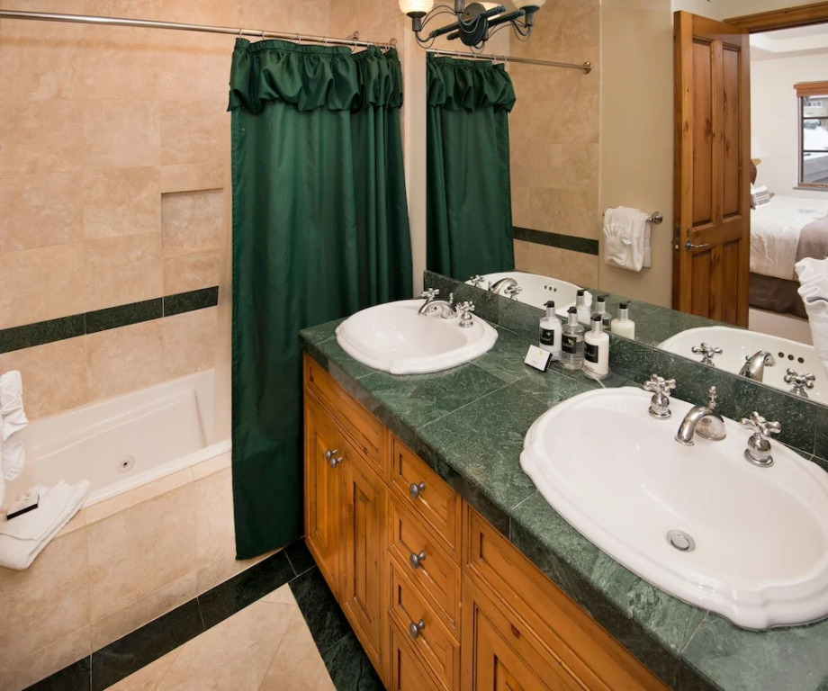Quaint 1br 2a  Access To Osprey Rockresort Amenities 1 Bedroom Condo by RedAwning