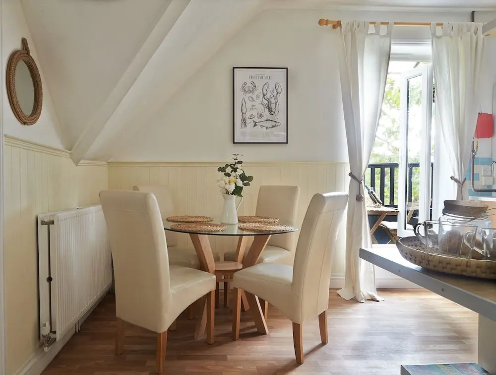 Boutique Balcony Apartment at Bodorgan Manor